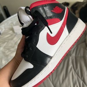 JORDAN 1 MID GYM RED BLACK WHITE